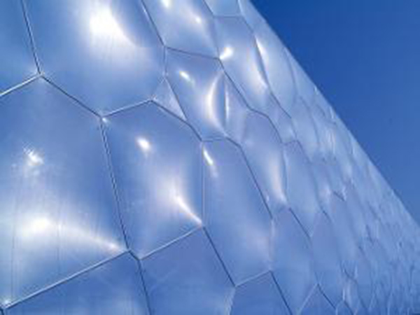 ETFE 膜結(jié)構(gòu)在體育場館中的突破應用